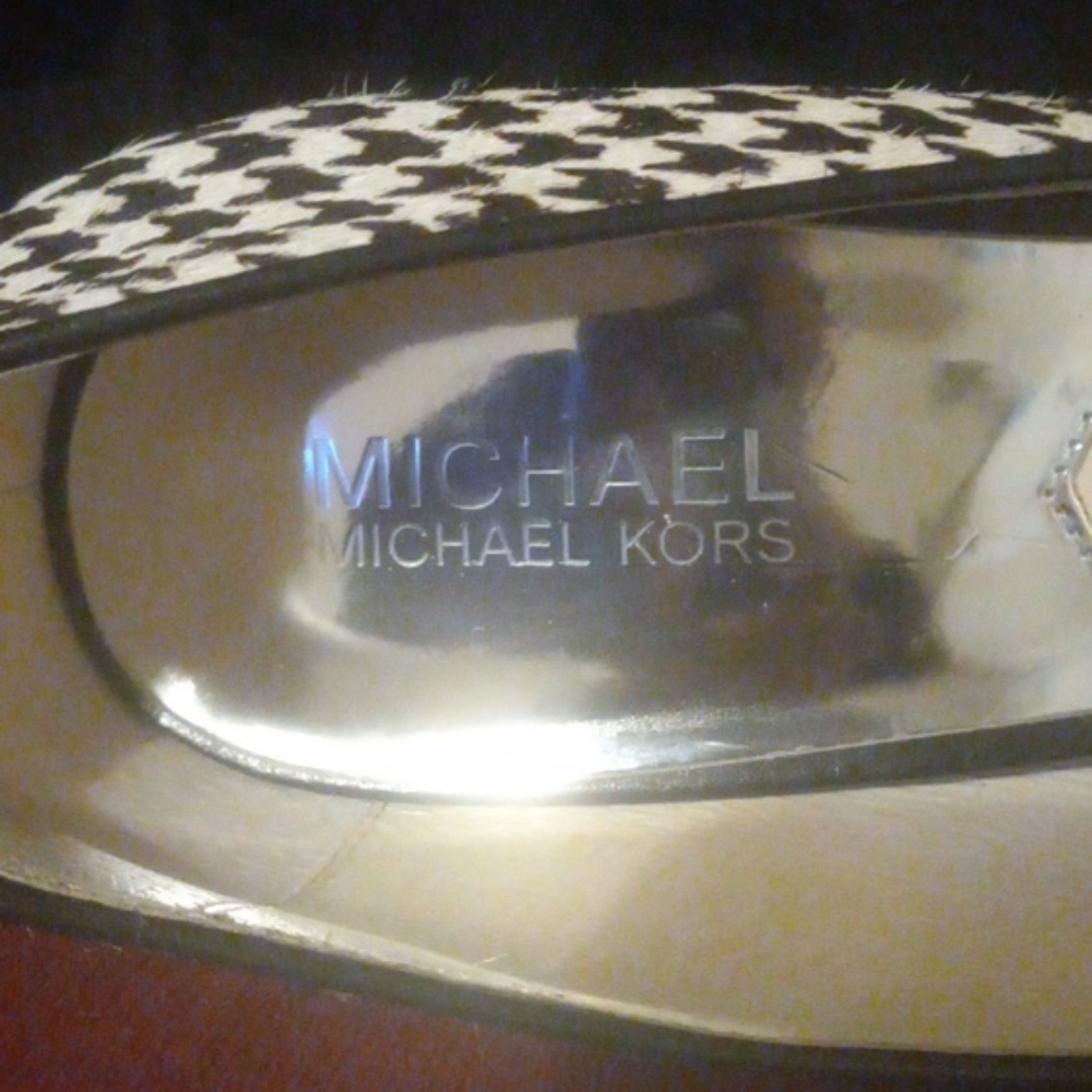 Shoes - Picture 3 of 7